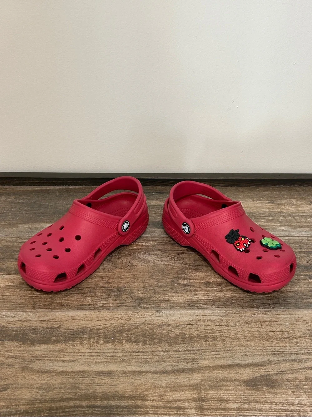 Crocs Kids J1 Red Clog water friendly slip on Sandals with Charms